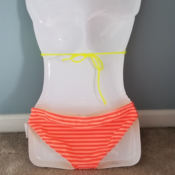 Bikini - Picture 2 of 2